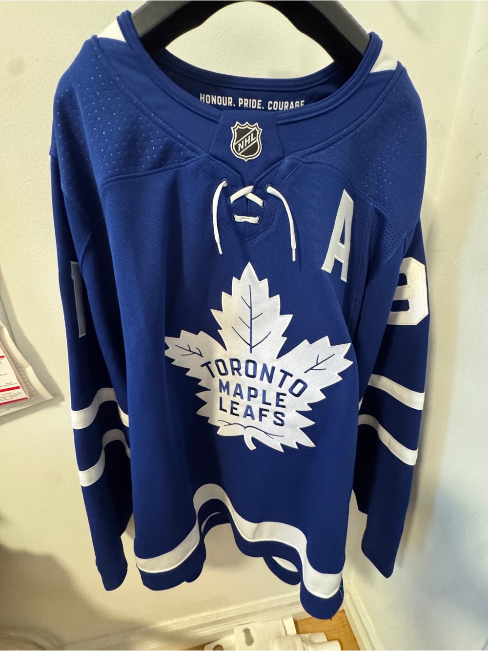 Toronto maple leafs jersey